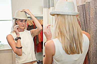 《黎明杀机》开发商惊喜推出衍生游戏《What the Fog》